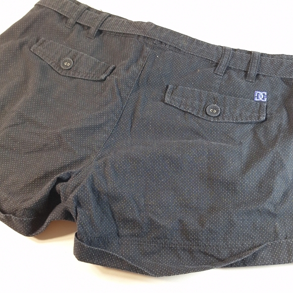 DC Black with White dots Pleated Cain shorts, size 27 - Picture 9 of 10